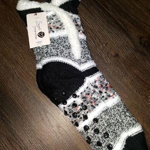 NWT FLUFFY SLIPPER SOCKS